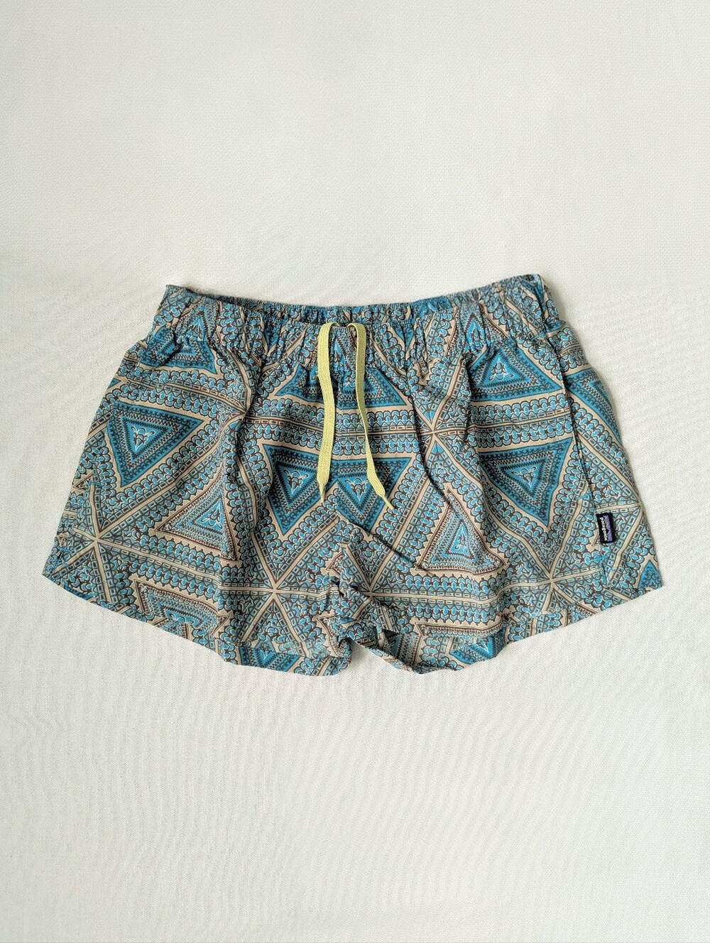 Patagonia Barely Baggies Geometric Aztec Print Shorts Sz Medium Blue & Tan